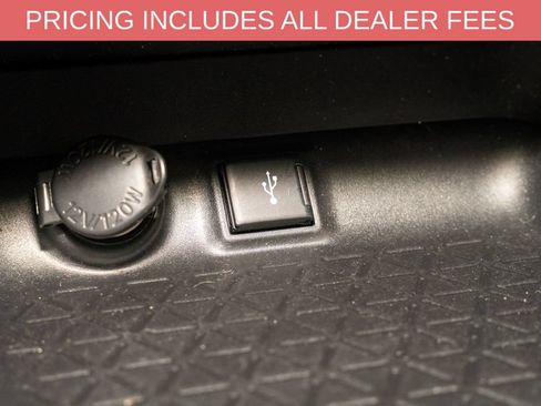Used 2021 Toyota RAV4 LE AWD/4WD image 13