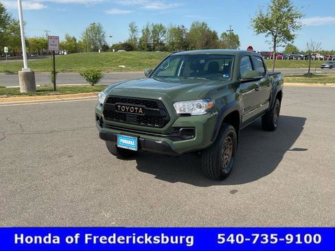 Used 2022 Toyota Tacoma SR5 w/ Trail Edition image 32