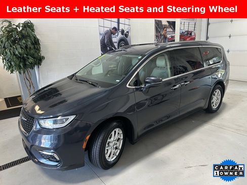 Used 2021 Chrysler Pacifica Touring-L image 3