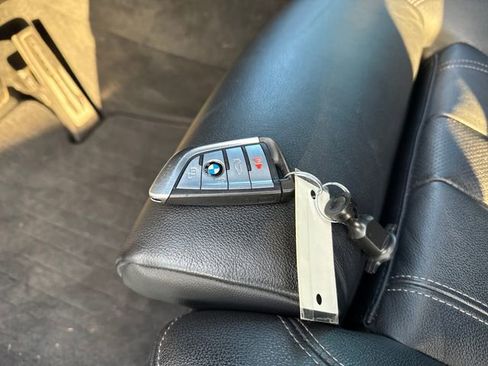 Used 2021 BMW X5 xDrive40i w/ M Sport Package image 29