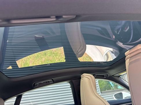 Used 2025 Porsche Taycan image 14