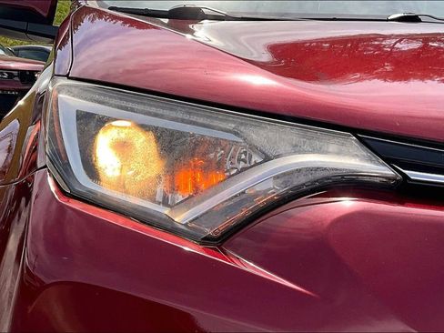 Used 2018 Toyota RAV4 XLE AWD/4WD image 28