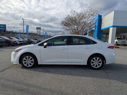 Used 2025 Toyota Corolla LE image 5