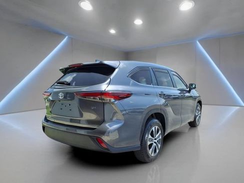 Certified 2024 Toyota Highlander XLE FWD image 26