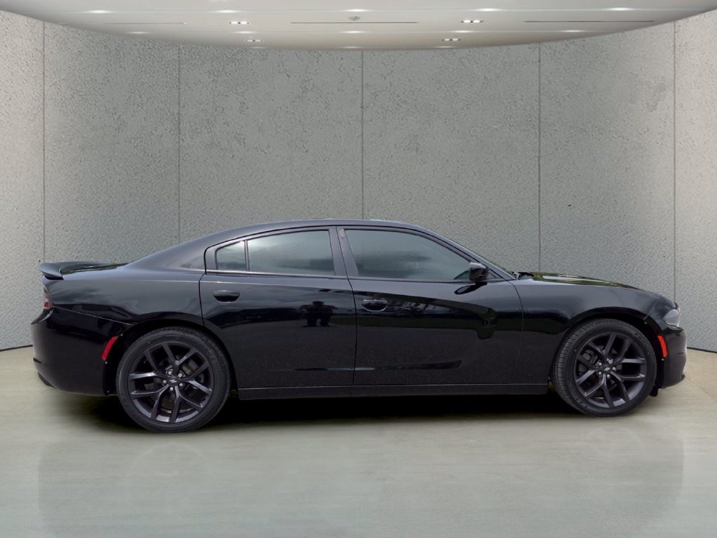 Used 2020 Dodge Charger SXT w/ Blacktop Package RWD image 4