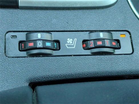 Used 2017 Toyota Highlander Limited image 24