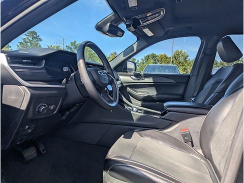 Used 2023 Jeep Grand Cherokee L Laredo AWD/4WD image 12