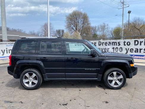 Used 2017 Jeep Patriot 4WD image 2