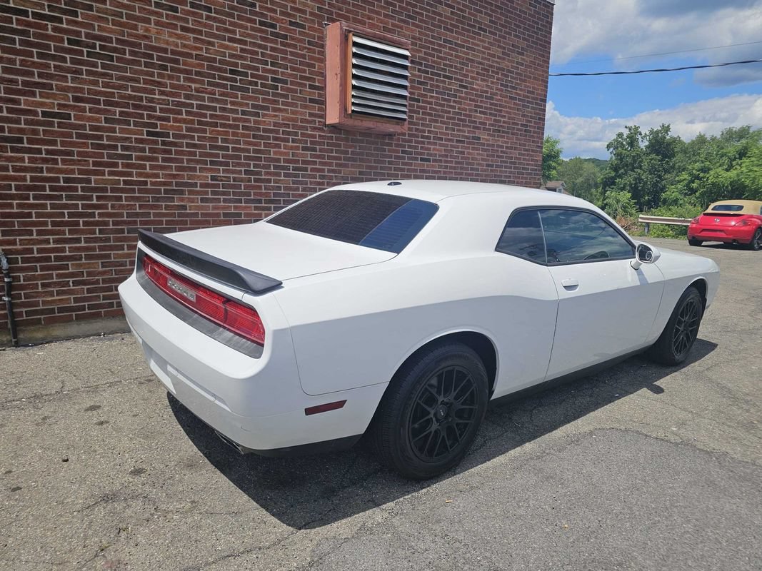 Used 2014 Dodge Challenger SXT Plus RWD image 3