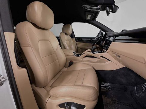 Certified 2019 Porsche Cayenne AWD/4WD image 29
