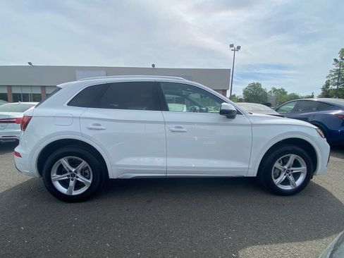 Used 2023 Audi Q5 2.0T Premium w/ Convenience Package AWD/4WD image 2