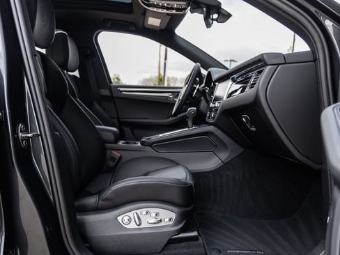 Certified 2026 Porsche Macan AWD/4WD image 44