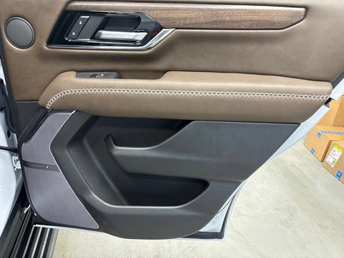 New 2026 GMC Yukon Denali Ultimate w/ LPO, Floor Liner Package AWD/4WD image 15