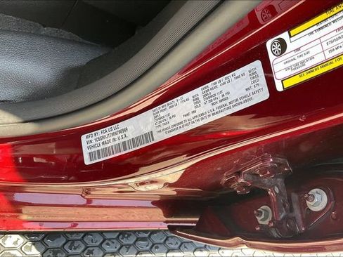 Used 2021 RAM 1500 Laramie AWD/4WD image 19