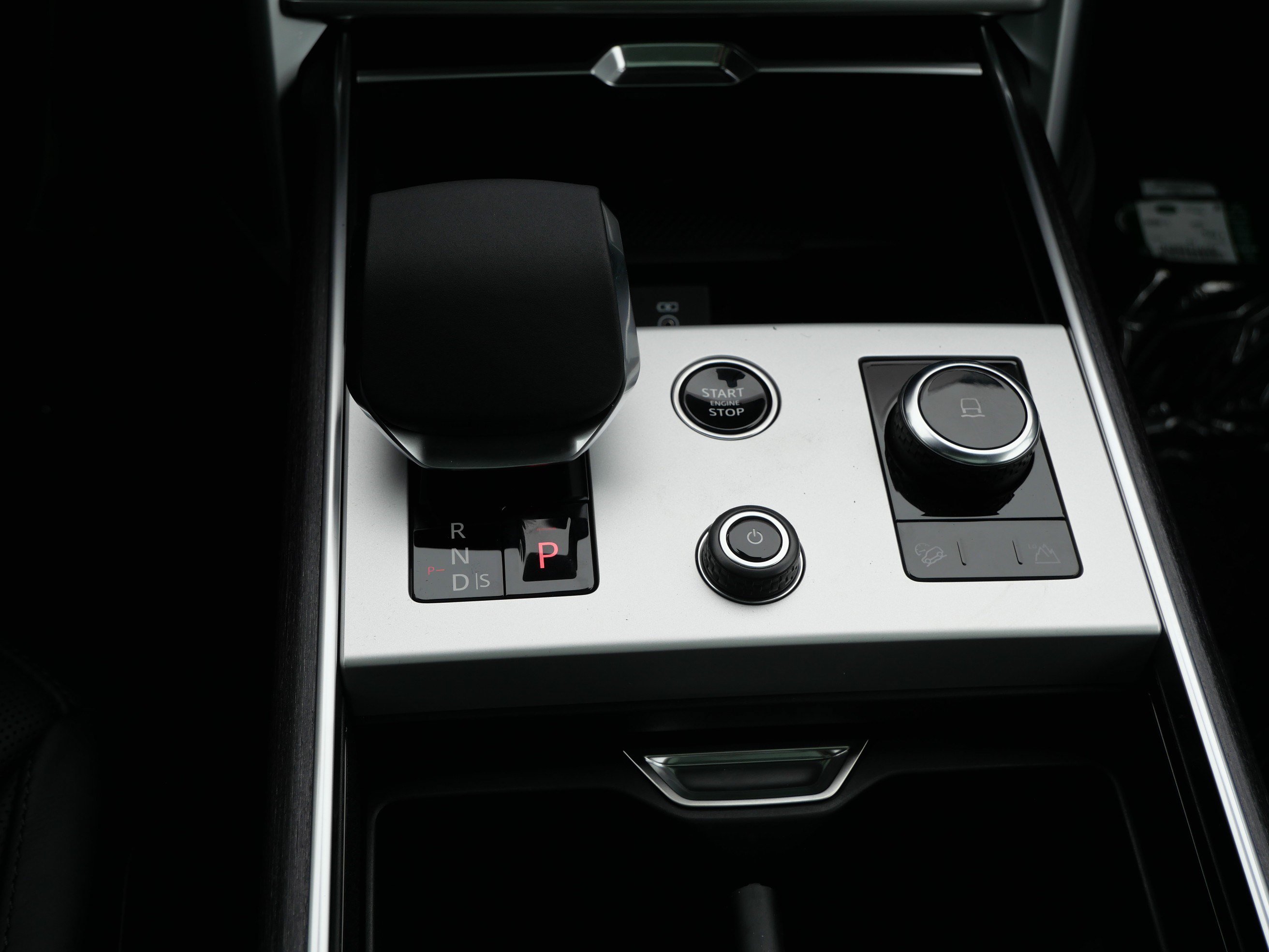 New 2027 Land Rover Range Rover Long Wheelbase SE AWD/4WD image 9