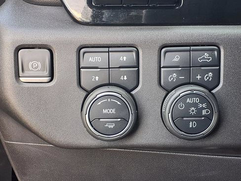 Certified 2023 Chevrolet Silverado 1500 ZR2 w/ Technology Package AWD/4WD image 9