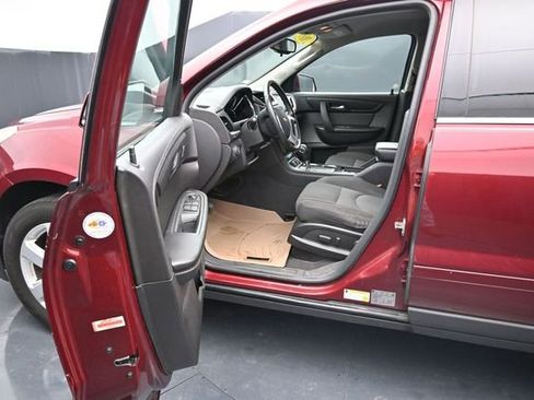 Used 2017 Chevrolet Traverse LT w/ Style and Technology Package FWD image 12