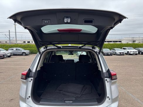 Used 2025 Nissan Rogue SV FWD image 33