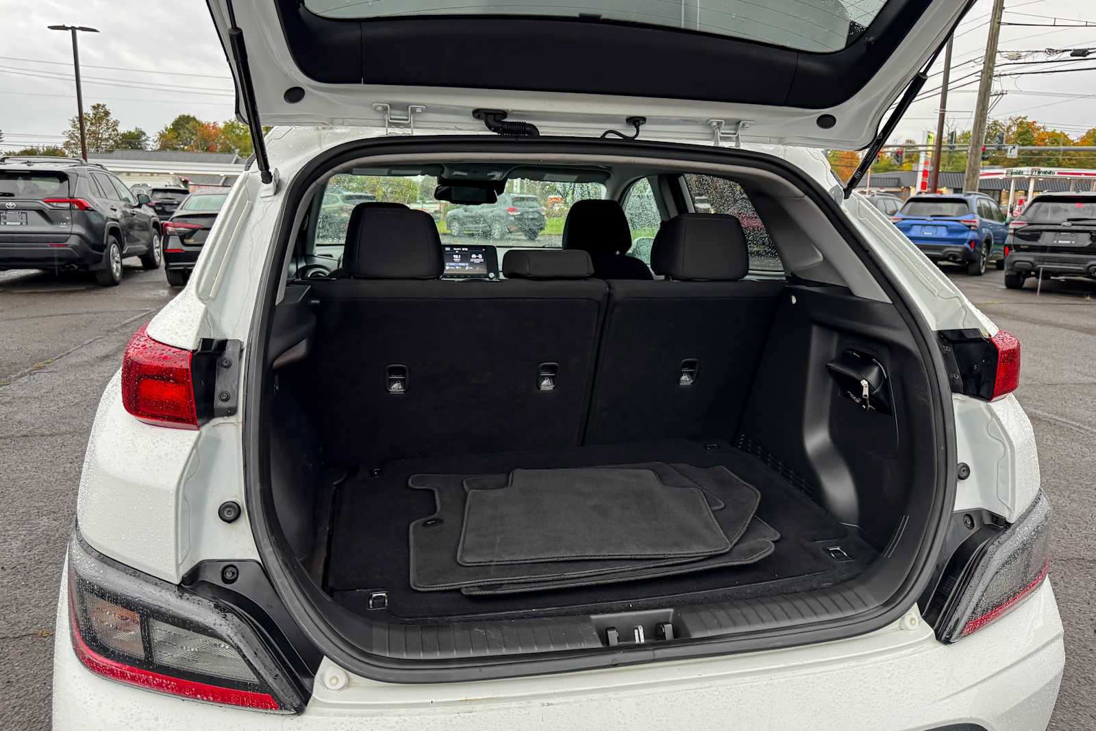 Used 2023 Hyundai Kona SE FWD image 11