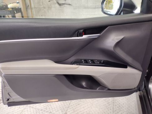 Used 2018 Toyota Camry LE FWD image 16