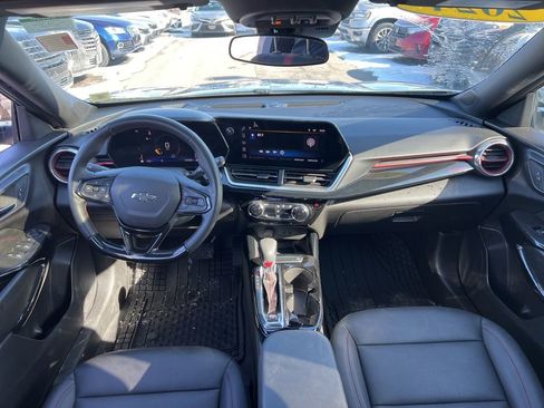 Used 2024 Chevrolet Trax RS w/ Sunroof Package image 19