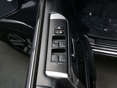 Used 2022 Toyota 4Runner Limited image 11