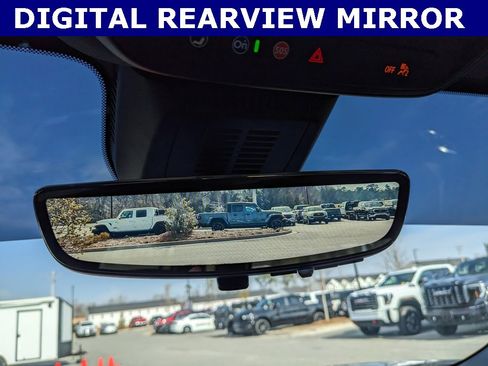 Used 2025 Chevrolet Equinox LT w/ Convenience Package II image 13