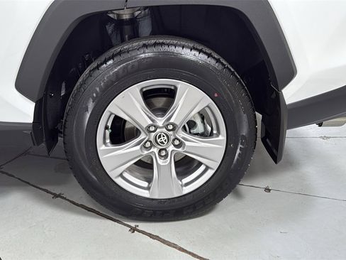 Used 2025 Toyota RAV4 XLE w/ Convenience Package image 23