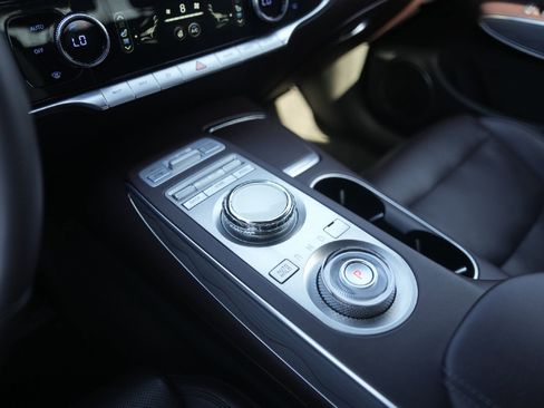 Used 2022 Genesis GV70 2.5T w/ Advanced Package image 18