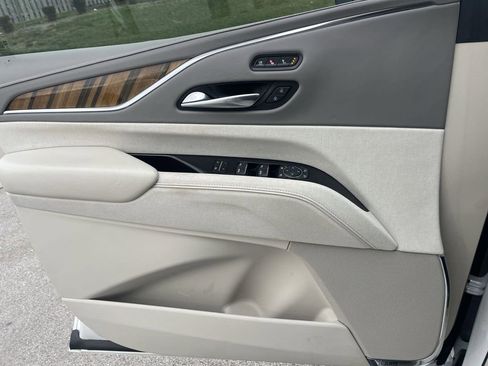 Used 2021 Cadillac Escalade ESV Premium Luxury Platinum image 35