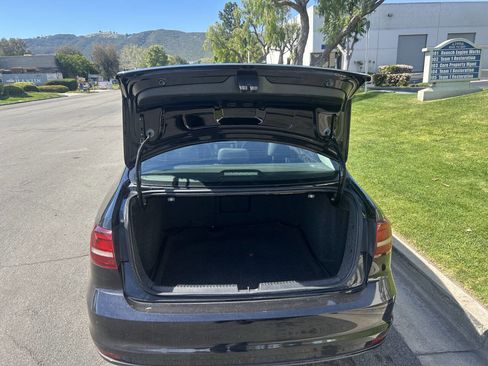 Used 2017 Volkswagen Jetta SEL image 3