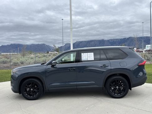 Used 2024 Toyota Grand Highlander Limited AWD/4WD image 2