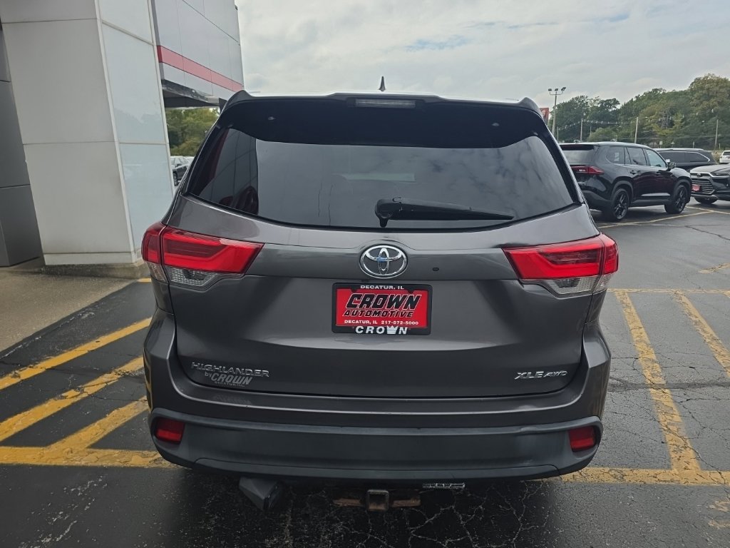 Used 2017 Toyota Highlander XLE AWD/4WD image 4