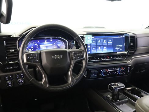 Used 2022 Chevrolet Silverado 1500 ZR2 w/ Technology Package image 16