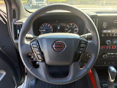 Used 2025 Nissan Frontier PRO-4X AWD/4WD image 15