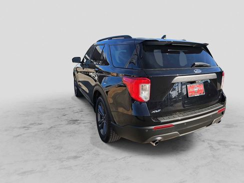 Used 2022 Ford Explorer XLT w/ Equipment Group 202A image 6