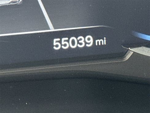 Used 2022 Genesis G70 2.0T image 27