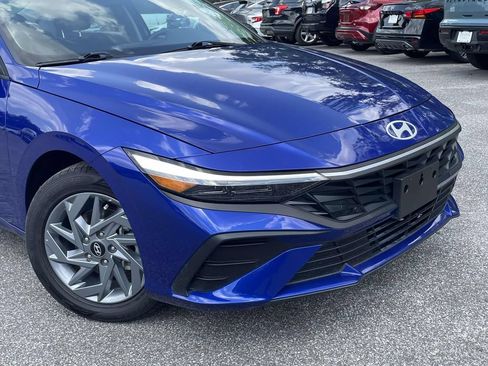 Used 2025 Hyundai Elantra Hybrid FWD image 9