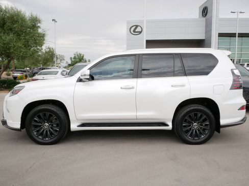 Used 2023 Lexus GX 460 Premium image 3