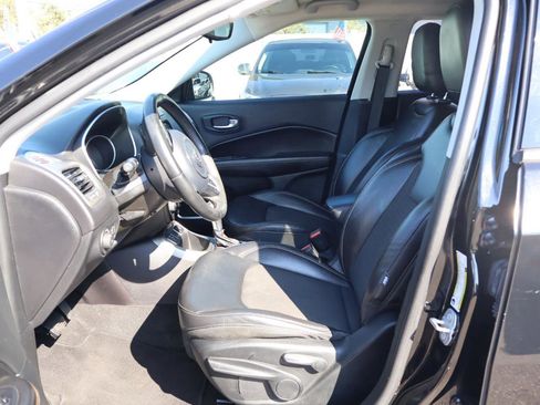 Used 2018 Jeep Compass Latitude FWD image 12