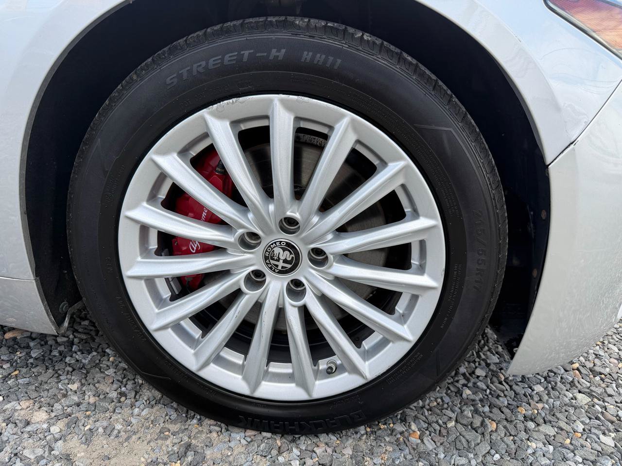 Used 2019 Alfa Romeo Giulia AWD image 33