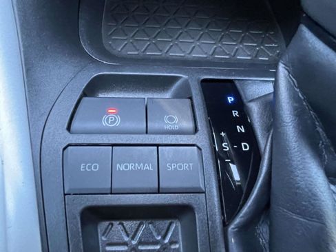 Used 2022 Toyota RAV4 XLE Premium FWD image 32
