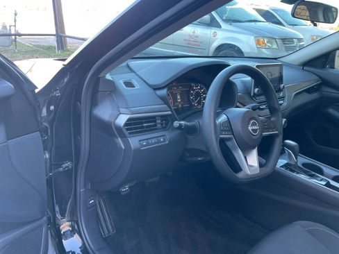 Used 2025 Nissan Altima 2.5 SV image 33