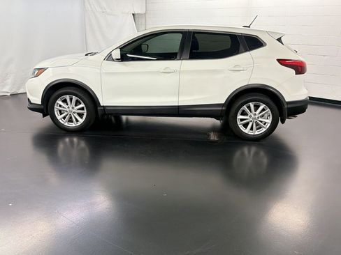 Used 2017 Nissan Rogue Sport S w/ S Appearance Package FWD image 2