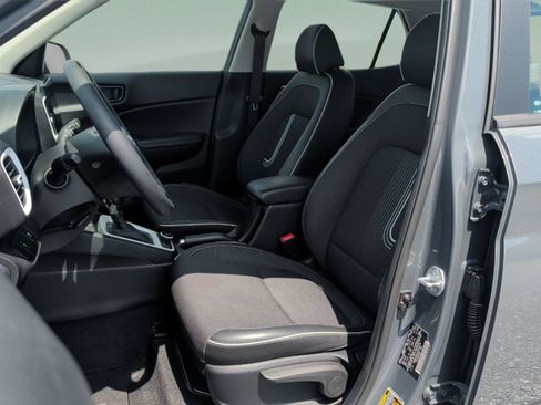 Used 2025 Hyundai Venue Limited FWD image 19