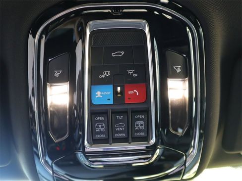 New 2023 Jeep Grand Cherokee Overland w/ Luxury Tech Group IV image 17