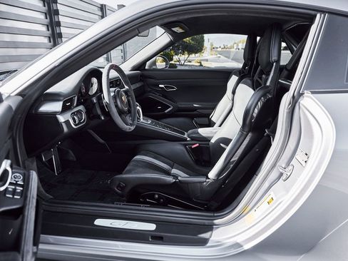 Used 2018 Porsche 911 GT3 w/ Sport Chrono Package RWD image 29