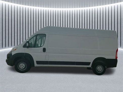 Used 2025 RAM ProMaster 2500 w/ Convenience Group image 16