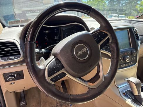 Used 2017 Jeep Grand Cherokee Overland AWD/4WD image 13