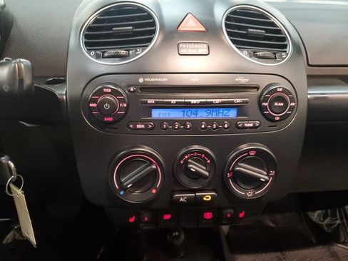 Used 2009 Volkswagen Beetle S FWD image 27